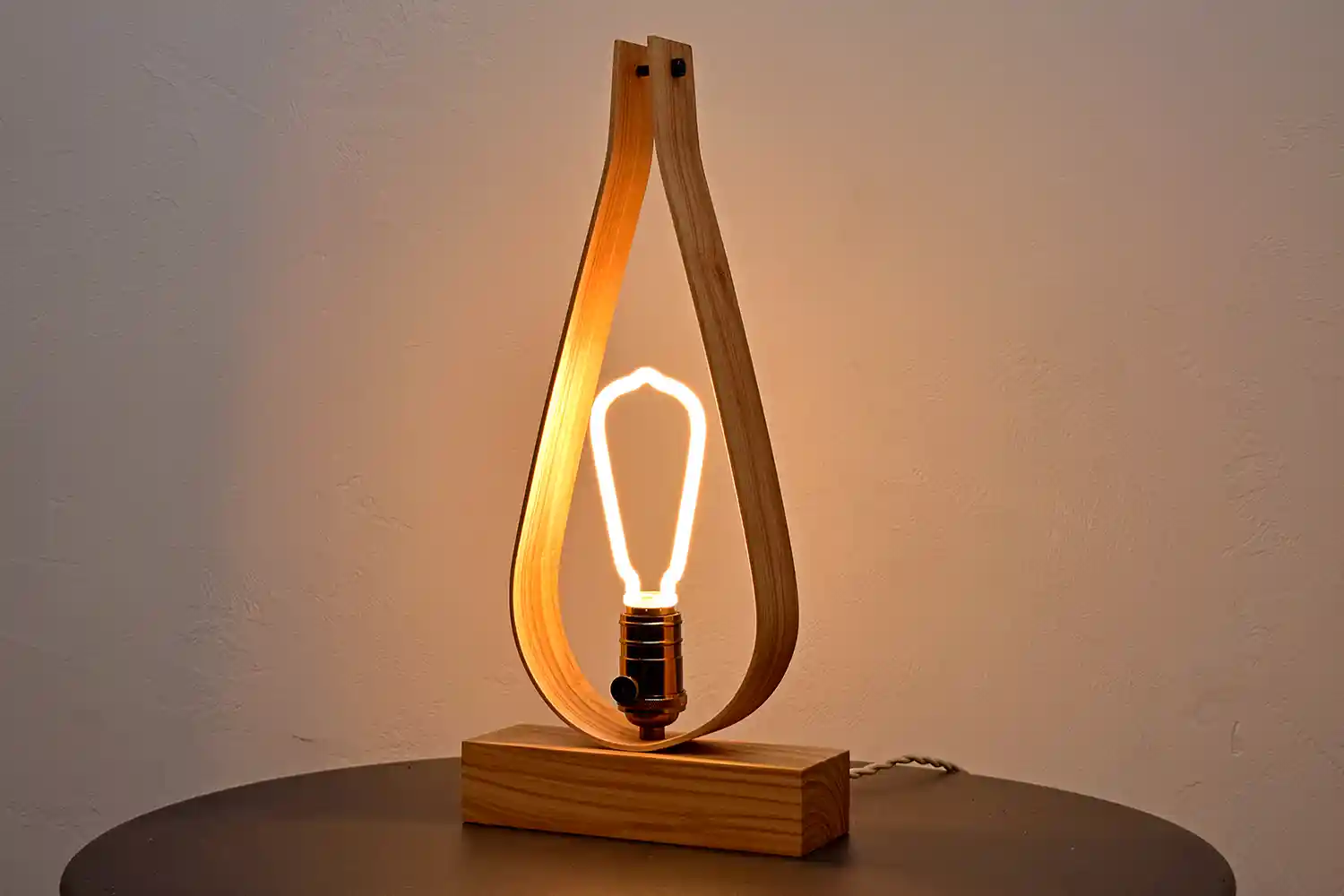 Lampe ''Goutte'' - Atelier Les Sens du bois
